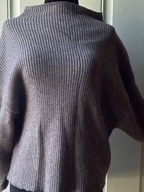 Line & Dot Sweater Women's  Medium Balloon Sleeve Knit Grey Minimalist Cozy